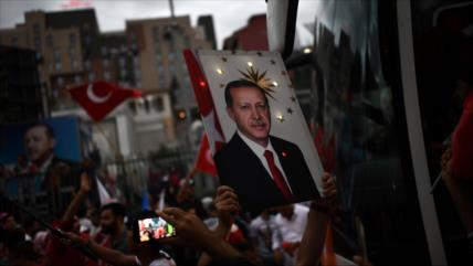 Erdogan gana comicios presidenciales de Turquía por amplia mayoría