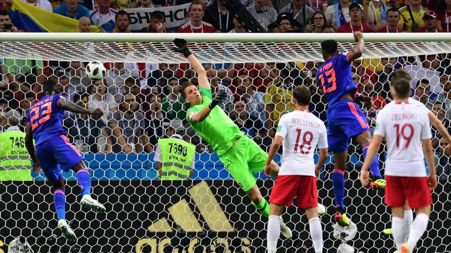 El jugador colombiano, Yerry Mina, marca el primer gol de su equipo contra Polonia, 24 de junio de 2018. Fuente: AFP.