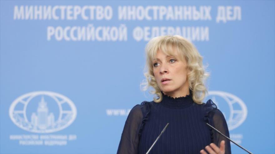 La portavoz de la Cancillería de Rusia, María Zajarova, durante una rueda de prensa en Moscú, la capital.