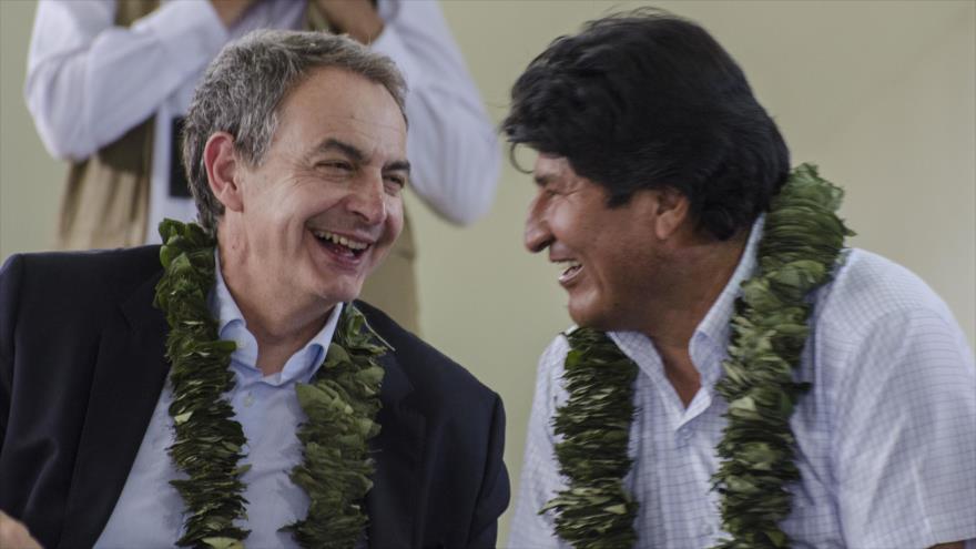 Presidente de Bolivia (dcha.), Evo Morales, acompañado del expresidente de Españá, José Luis Rodriguez Zapatero, 24 de junio de 2018.
