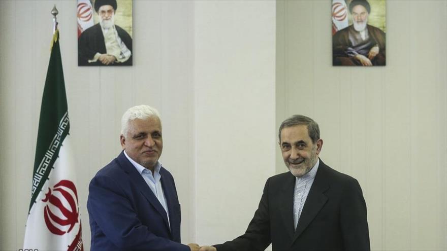 El asesor del Líder iraní para Asuntos Internacionales, Ali Akbar Velayati (dcha.), junto al asesor de la Seguridad Nacional de Irak, Faleh al-Fayad.