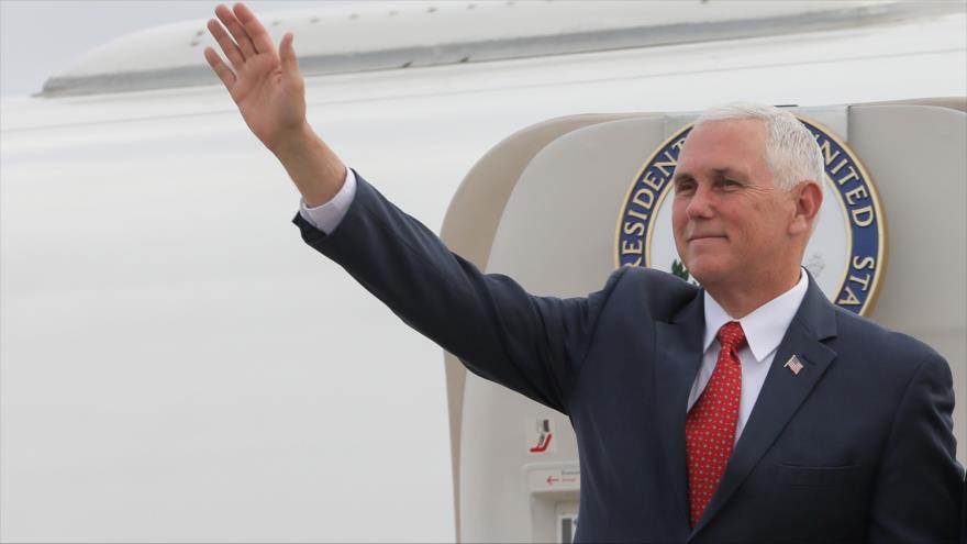 
El vicepresidente de Estados Unidos, Mike Pence, en la base aérea militar de Brasilia (Brasil), 26 de junio de 2018. 
