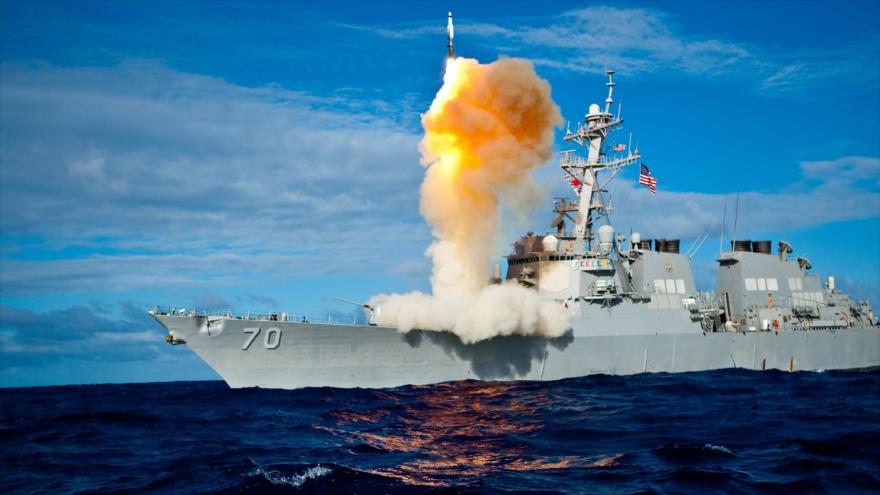 Un buque estadounidense hace uso del sistema de defensa antimisiles Aegis en una prueba rutinaria.