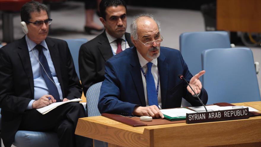 El embajador sirio ante la ONU, Bashar al-Yafari, habla durante una reunión del Consejo de Seguridad de las Naciones Unidas, 27 de junio de 2018.