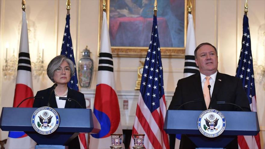 El secretario de Estado de EE.UU., Mike Pompeo, y la canciller de Corea del Sur, Kang Kyung-Wha, en Washington, 11 de mayo de 2018.