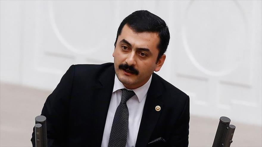 El parlamentario opositor turco Eren Erdem.