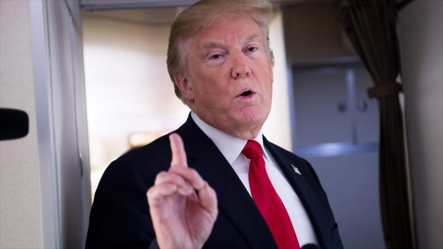 El presidente de Estados Unidos, Donald Trump, realiza declaraciones durante un vuelo a Bedminster (Nueva Jersey), 29 de junio de 2018.