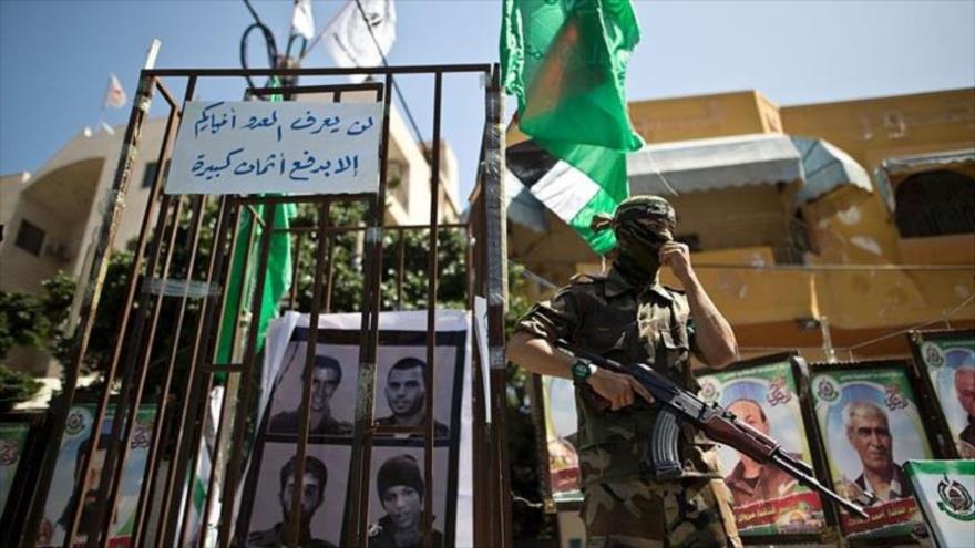 Un soldado de de las brigadas Ezeddin al-Qasam, brazo militar del Movimiento de Resistencia Islámica Palestina (HAMAS), en una marcha militar en Gaza.