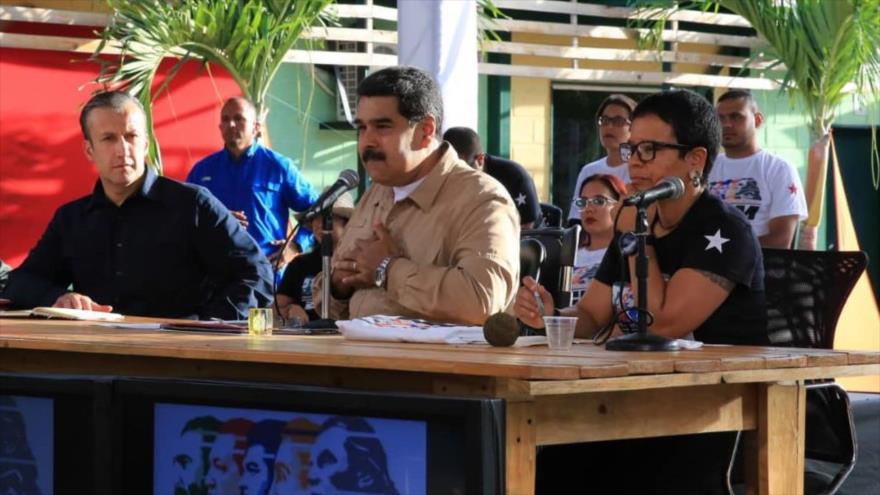 Maduro propone transformación económica e independencia del dólar