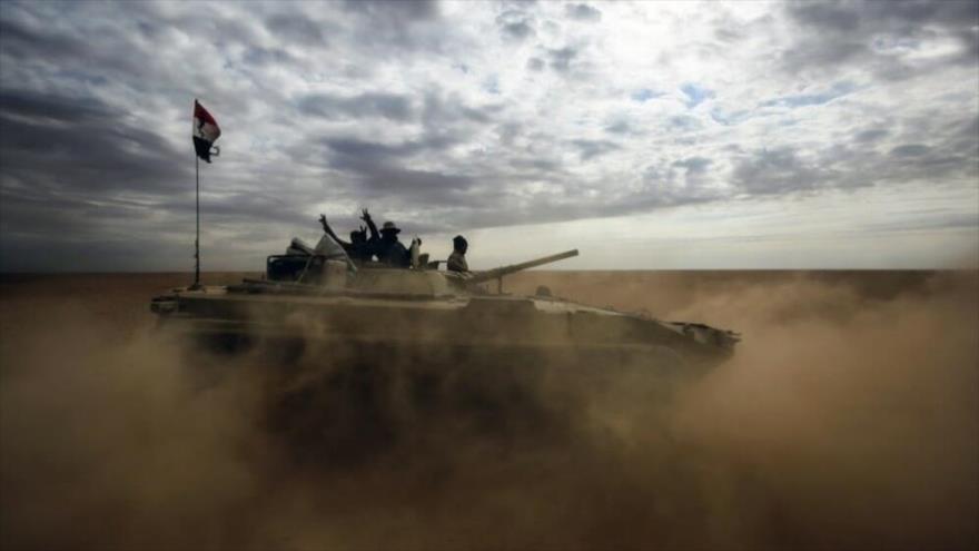 Un vehículo blindado iraquí a 20 kilómetros al este de Rawah, en el desierto occidental que limita con Siria.