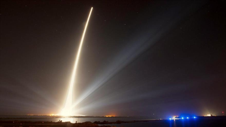 Estados Unidos lanza al espacio un satélite.