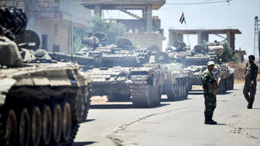 Los tanques y soldados del Ejército sirio en la ciudad de Ghariyah Occidental, a unos 15 km al este de la ciudad sureña de Daraa, 30 de junio de 2018.