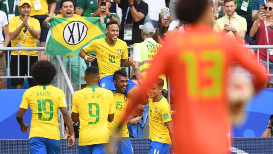 El astro brasileño Neymar celebra su gol frente a México en los octavos de final de la Copa Mundial de Rusia 2018, 2 de julio de 2018. Fuente: AFP