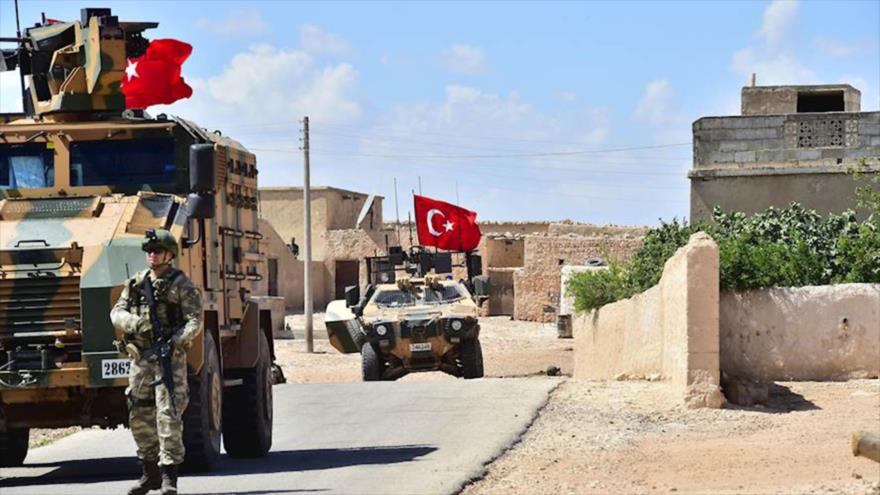 Vehículos militares turcos en Alepo, en el noroeste de Siria, 18 de junio de 2018.