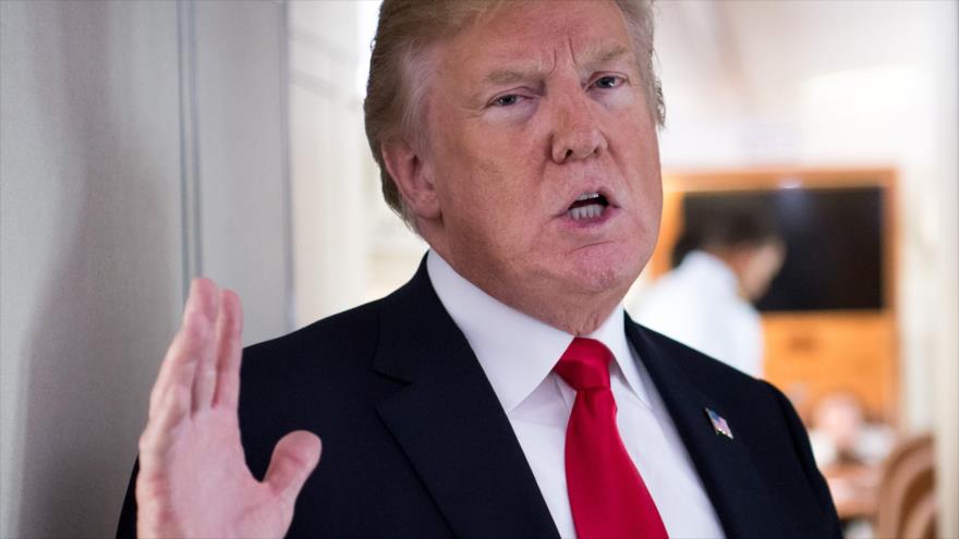 El presidente de Estados Unidos, Donald Trump, realiza declaraciones en un vuelo a Bedminster (Nueva Jersey), 29 de junio de 2018.