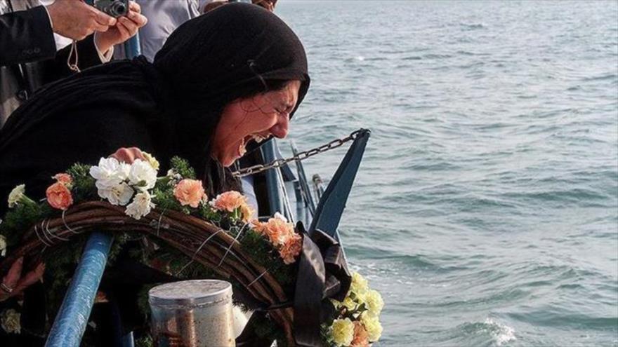 Familiares de las víctimas del ataque de la Armada de EE.UU. contra un avión comercial iraní lloran la pérdida de sus seres queridos en Golfo Pérsico.
