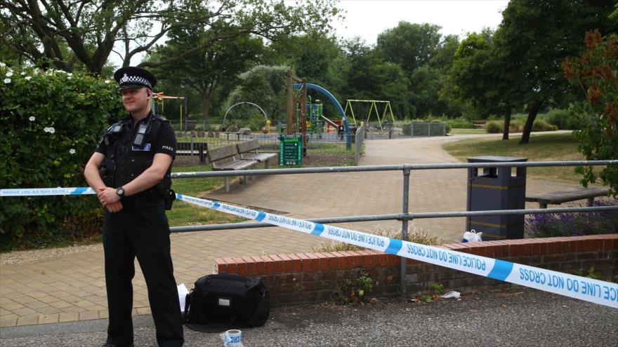 Un policía vigila una zona acordonada en Salisbury, en el sur de Inglaterra, 4 de julio de 2018.