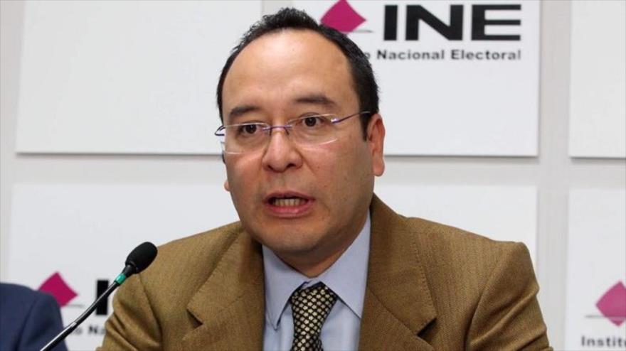 Ciro Murayama Rendón, consejero presidente de la Comisión de Fiscalización de México, habla en una rueda de prensa.