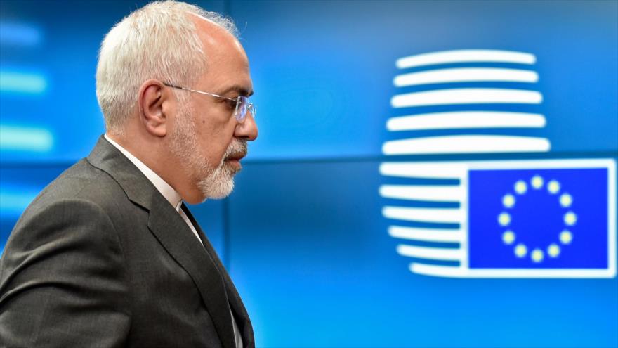 El canciller de Irán, Mohamad Yavad Zarif, llega a la sede de la unión Europea (UE) en Bruselas, capital belga, 15 de mayo de 2018.