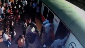 Mujer atrapada debajo de un tren rechaza ambulancia por ser cara