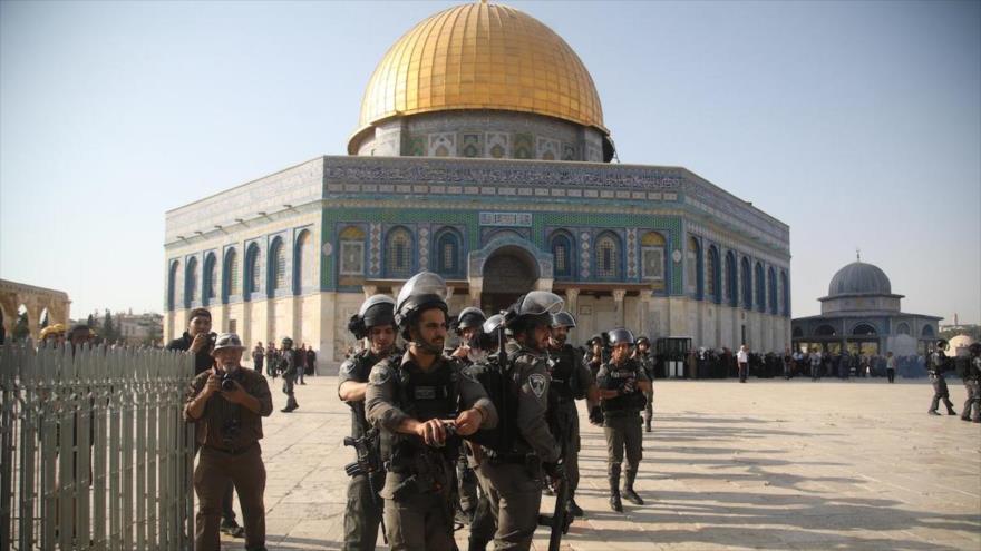 Fuerzas israelíes se han desplegado en el recinto de la Mezquita de Al-Aqsa, Al-Quds (Jerusalén).