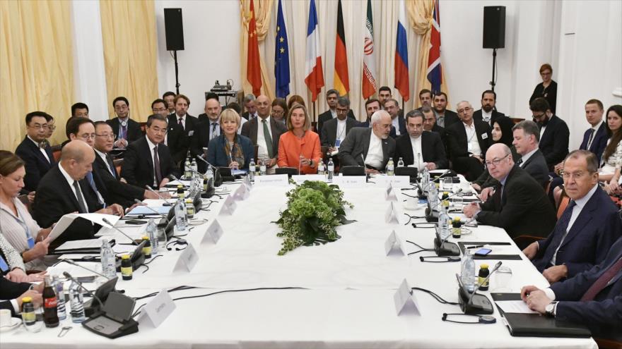 UE promete mantener canales bancarios y compra de crudo iraní