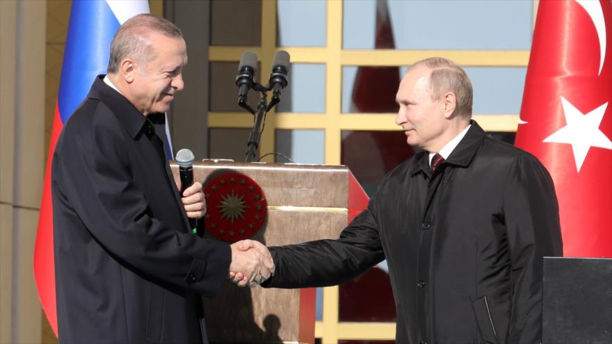 El presidente turco, Recep Tayyip Erdogan (izq.), y su homólogo ruso, Vladimir Putin, en Ankara, capital de Turquía, 19 de abril de 2018.