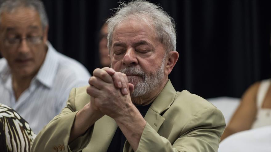 Lula seguirá en cárcel tras conflicto judicial por su libertad