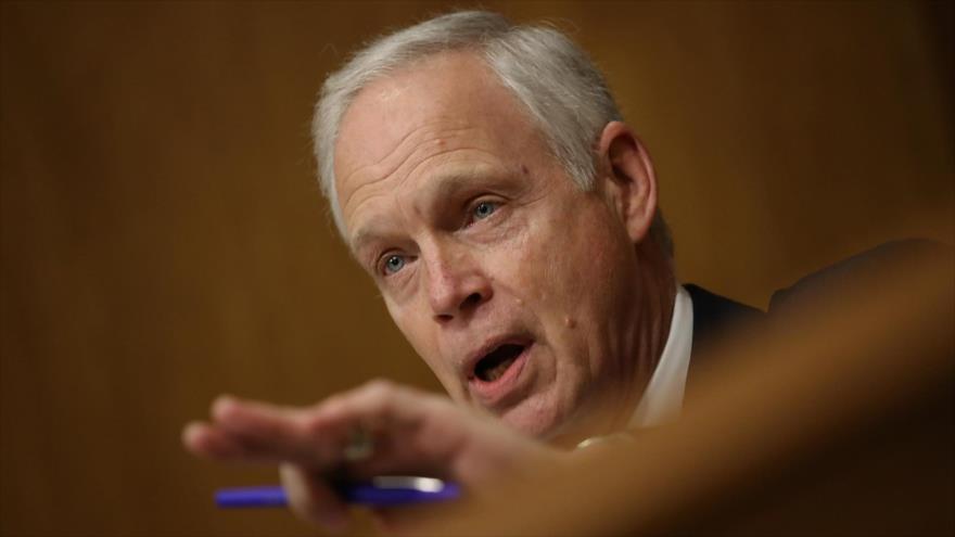  	El senador republicano, Ron Johnson, durante un debate de presupuesto, 24 de enero de 2018.