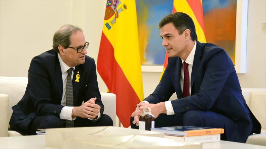 El presidente del Gobierno español, Pedro Sánchez, se reúne con el presidente catalán, Quim Torra, en el Palacio de la Moncloa, 9 de julio de 2018. 