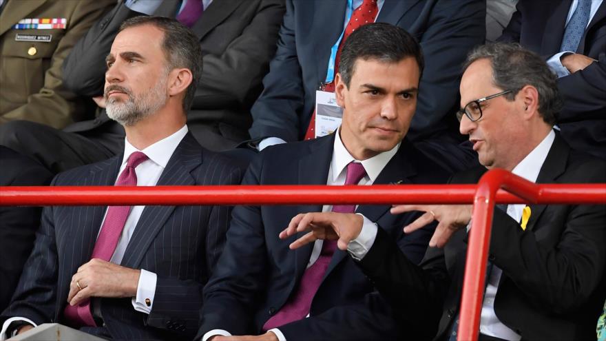 (De dcha.) el presidente catalán, Quim Torra, el del Gobierno español, Pedro Sánchez, y el rey Felipe VI, 22 de junio de 2018.