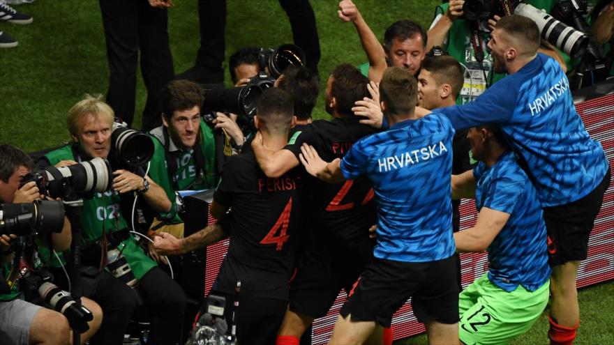 Los jugadores croatas celebran su segundo gol en el partido de semifinales de la Copa Mundial, Moscú, 11 de julio de 2018. Fuente: AFP