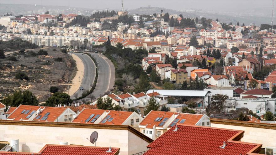 El asentamiento israelí de Ariel cerca de la ciudad cisjordana de Nablus, ocupada por el régimen de Israel.