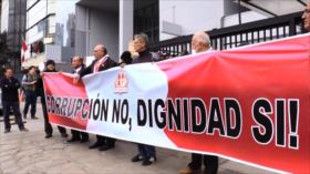 Peruanos marchan contra el Congreso y jueces corruptos
