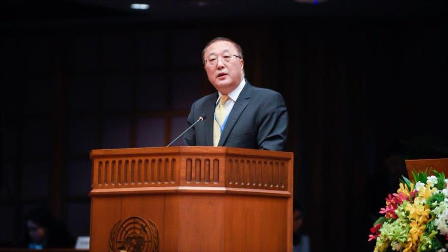 El vicecanciller de China, Zhang Jun, ofrece una conferencia en la Organización de las Naciones Unidas (ONU), 15 de mayo de 2018.