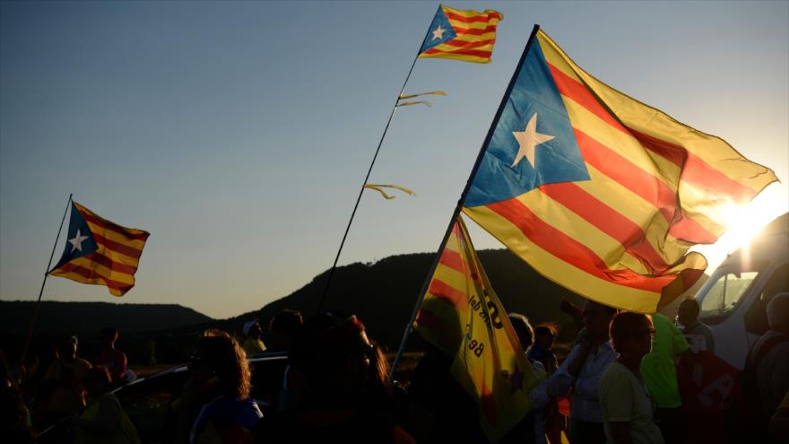 Los independentistas catalanes durante una manifestación frente a un cárcel, a 50 km de Barcelona, 4 de julio de 2018.