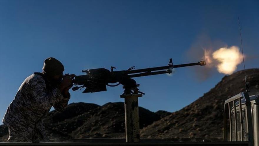 Un uniformado de las fuerzas armadas de Irán durante un ejercicio militar en el noroeste del país.