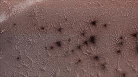 Foto: La NASA retrata “arañas despertando en primavera” en Marte