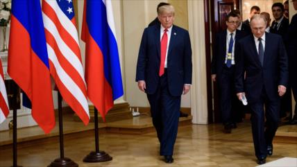 Legisladores ven a Trump débil y cobarde en su reunión con Putin