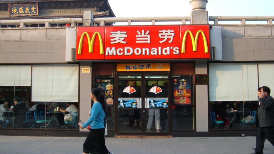 Un restaurante de la cadena de comida rápida estadounidense McDonalds en China.