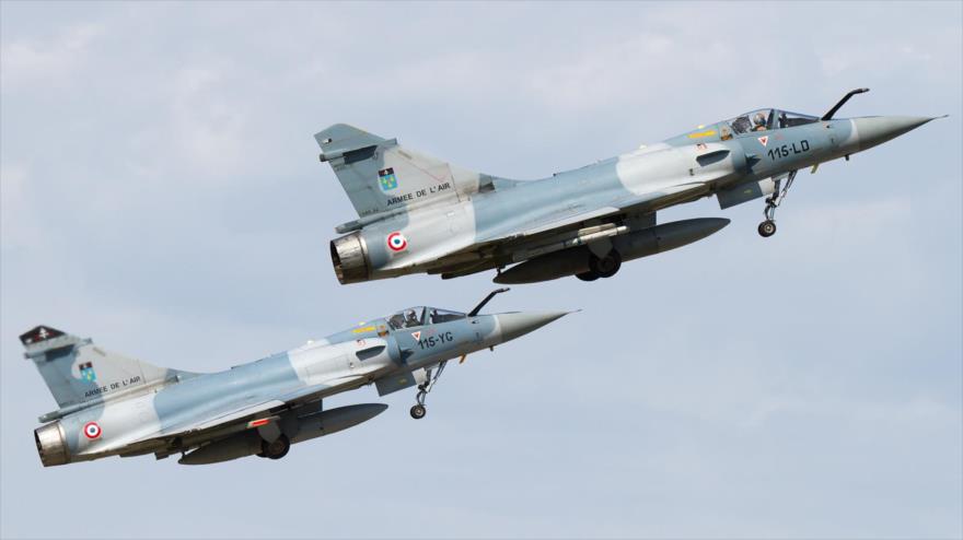 Dos aviones de combate Mirage 2000 de la Fuerza Aérea de Francia.