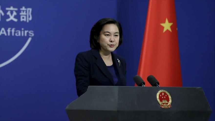 La portavoz de la Cancillería de China, Hua Cunying, durante una rueda de prensa en Pekín, la capital.