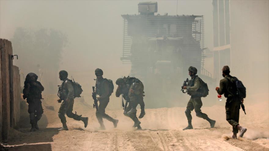 Los soldados israelíes operan durante una maniobra militar cerca de la Franja de Gaza, 3 de julio de 2018.