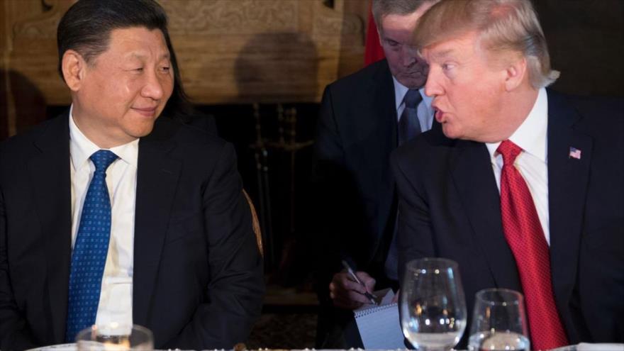 Presidentes de China Xi Jinping (izda.) y de EE.UU. Donalad Trump, en Florida, 6 de abril de 2017.