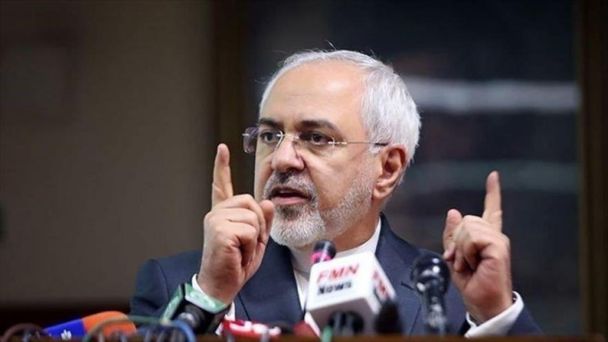 El ministro de Asuntos Exteriores de Irán, Mohamad Yavad Zarif, habla con la prensa, 19 de julio de 2018.