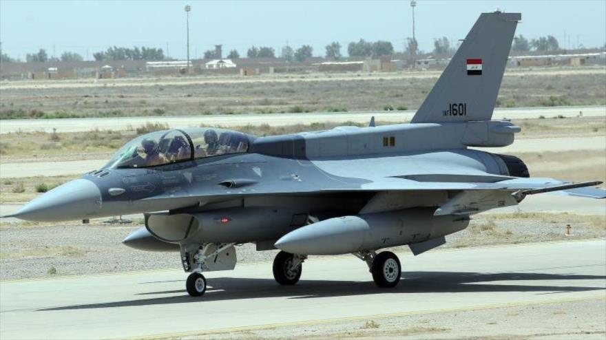 Un avión de combate F-16 operado por la Fuerza Aérea Iraquí.