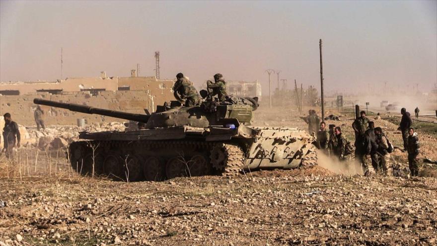 Un tanque del Ejército sirio desplegado en la provincia de Idlib, norte de Siria.