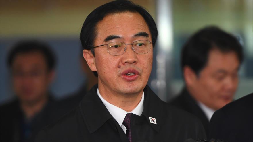 El ministro de Unificación de Corea del Sur, Cho Myoung-gyon, habla con la prensa en Seúl, la capital, 29 de marzo de 2018.