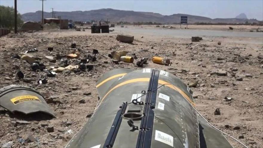 Restos de una bomba de racimo caída en Yemen.