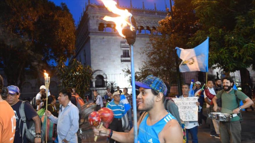 Guatemaltecos exigen la renuncia del presidente Jimmy Morales